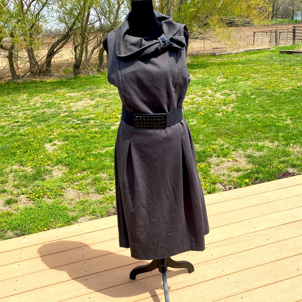 New York vintage inspired gray knee length dress with jewel neckline detail.